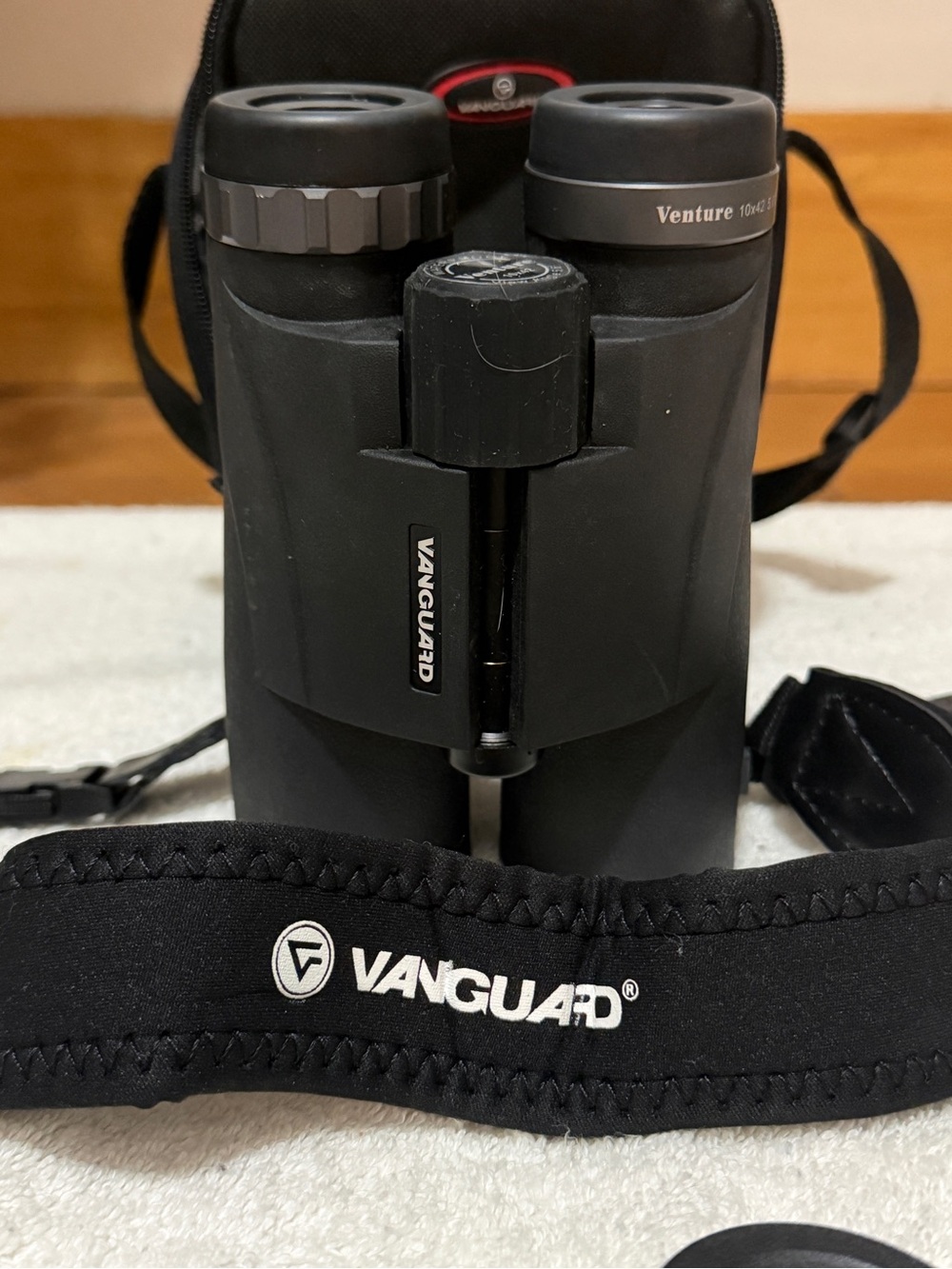 VANGUARD Venture 10 x 42 Binoculars .In Very Good Condition.